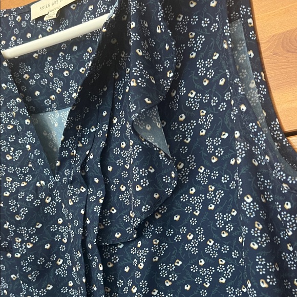 Skies are blue Muller Ruffle boho Floral Sleeveless top
 XSP - Picture 8 of 13